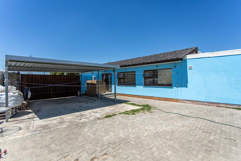 4 Bedroom Property for Sale in Peerless Park North Western Cape